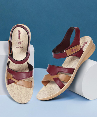 Paragon Paragon PUK7030L Women Trendy Comfortable Daily Wear Stylish Sandals Slippers Women Flats(Maroon , 5)