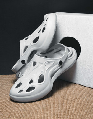 HRX by Hrithik Roshan Men Clogs(Grey , 9)