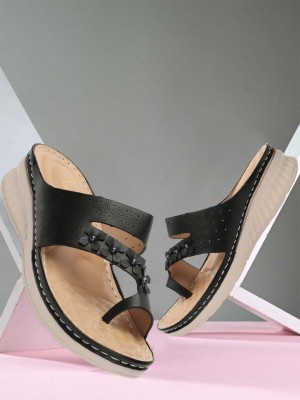 XE Looks Women Wedges(Black , 4)