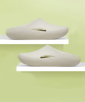 CROCS Mellow Recovery Men Clogs(Beige , 7 UK/India)