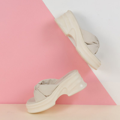 MOCHI Women Casual(Beige , 7)