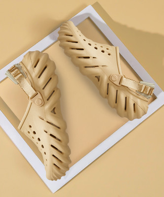 CROCS Men Casual(Beige , 8)