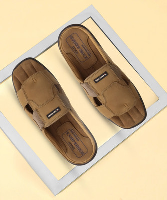 RED CHIEF Men Sandals(Camel , 6)