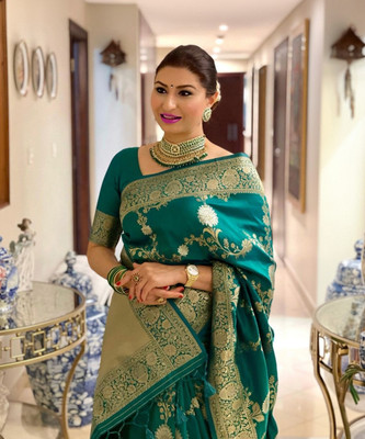 AVANTIKA FASHION Woven Kanjivaram Pure Silk, Art Silk Saree(Light Green)