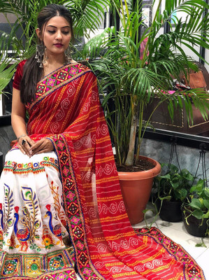 Divastri Printed Bandhani Georgette Saree(Red, Beige)