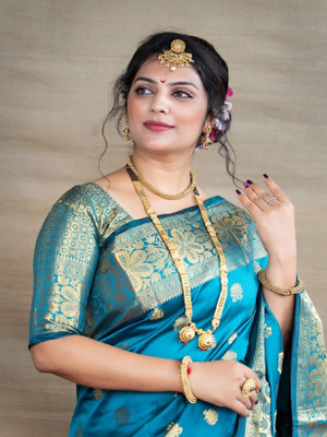 GajGajra Self Design Kasavu Silk Blend Saree(Light Blue)