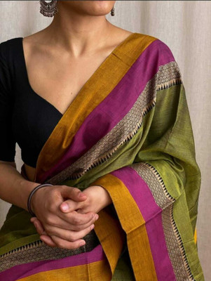 Quetzal Self Design Handloom Pure Cotton Saree(Green)