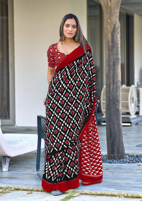 RADHA LAKSHMI Printed Ikkat Pure Cotton Saree(Red)