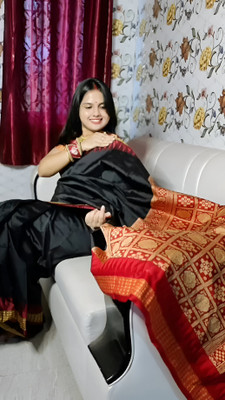 Sijileen Temple Border, Solid/Plain Sambalpuri Silk Blend Saree(Black)