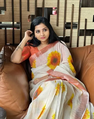 VCREATION Digital Print Bollywood Linen Saree(White)