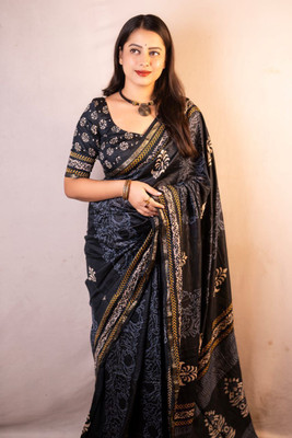 PeachPetals Printed Hand Batik Chanderi Saree(Dark Blue, Black)