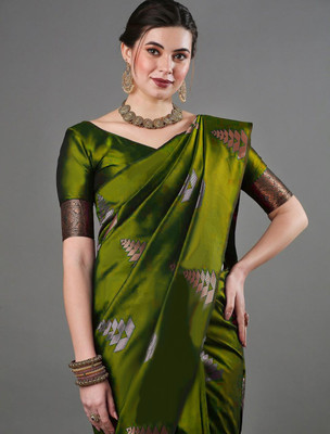 VADTALWALA Self Design Banarasi Jacquard Saree(Light Green)