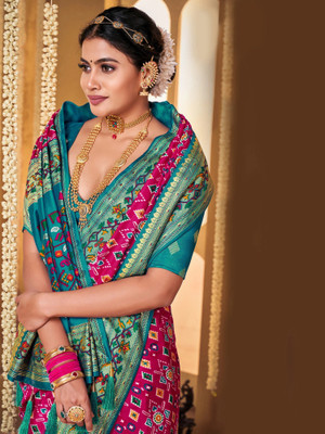 Sareemall Self Design Patola Silk Blend Saree(Pink)