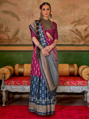 Sareemall Printed Pochampally Silk Blend Saree(Magenta, Dark Blue)