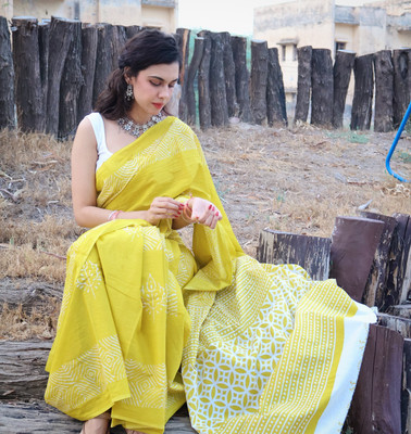 AARTI FASHION Printed, Blocked Printed, Floral Print Ikkat Pure Cotton Saree(Yellow)