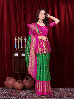 Kanooda Prints Printed Mysore Art Silk Saree(Magenta, Green)