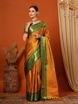 Divastri Self Design Banarasi Silk Blend Saree(Gold, Green)