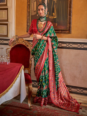 Sareemall Printed Patola Silk Blend Saree(Green)