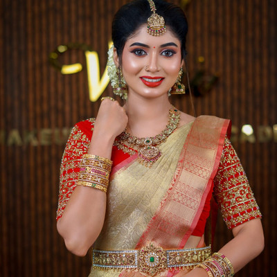 Nilofar Silk Saree Woven Kanjivaram Tissue Saree(Multicolor)