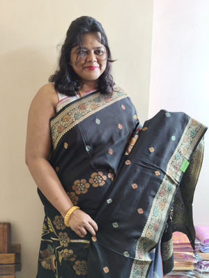 Kusumkali Woven Banarasi Silk Blend Saree(Black)