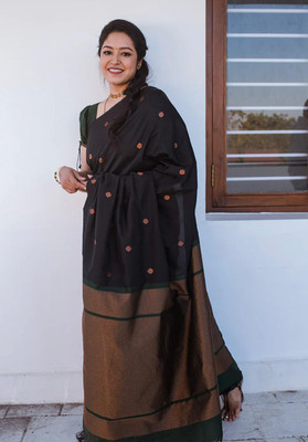 NISHANJAY Self Design Kanjivaram Jacquard Saree(Black)