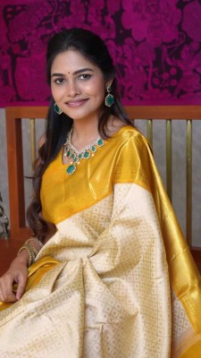 GajGajra Woven Kanjivaram Pure Silk, Art Silk Saree(Beige, Yellow)