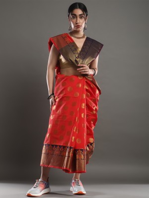 Divastri Woven Daily Wear Silk Blend Saree(Red)