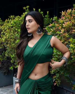 AVANSHEE Solid/Plain Bollywood Satin, Silk Blend Saree(Dark Green)