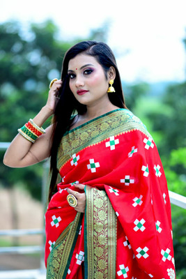 Galaxy Sarees Embroidered Banarasi Satin Saree(Red)