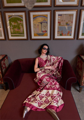 sareya veela Graphic Print Patola Satin, Crepe Saree(Maroon, Cream)