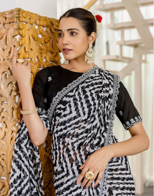 Satrani Printed Bandhani Georgette, Chiffon Saree(Black, White)
