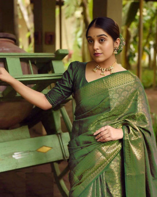 Bansari Textiles Self Design, Woven, Applique, Printed, Temple Border Kanjivaram Jacquard, Art Silk Saree(Green)