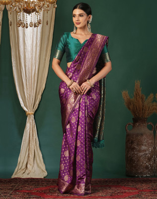 Divastri Woven, Embellished Kanjivaram Silk Blend, Jacquard Saree(Green, Purple)