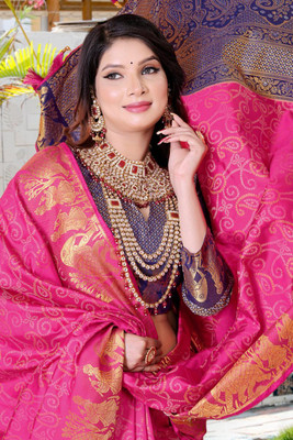 LAVYANSH CREATION Printed Patola Silk Blend Saree(Pink)