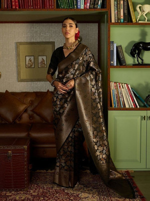 Vichitra Woven, Self Design Banarasi Silk Blend, Jacquard Saree(Black)