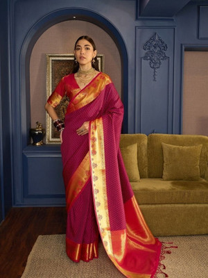 Vichitra Woven, Self Design Banarasi Silk Blend, Jacquard Saree(Pink)