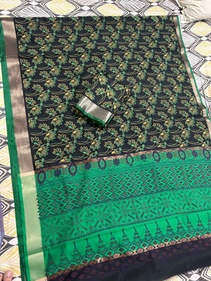 Montauk Fabians Floral Print, Temple Border Banarasi Polyester Saree(Multicolor)