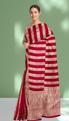 Shanwaz Ahmad Embellished, Woven, Self Design Banarasi Silk Blend, Pure Silk Saree(Red)