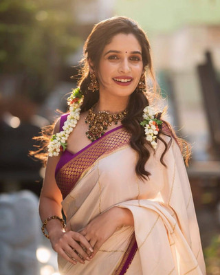 RK SHARMA Self Design Bollywood Silk Blend Saree(White)