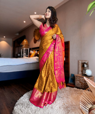 STARWOMEN Woven Banarasi Silk Blend, Jacquard Saree(Gold, Pink)