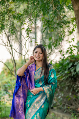 PeachPetals Woven Banarasi Raw Silk Saree(Green, Purple)