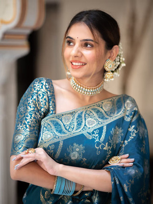 Bindi Woven Bandhani Silk Blend, Jacquard Saree(Light Blue)