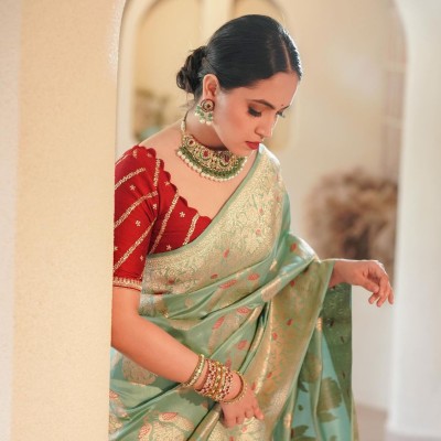 quinlan Woven Kanjivaram Jacquard, Pure Silk Saree(Green)