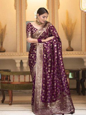 Divastri Woven, Embellished Kanjivaram Silk Blend, Jacquard Saree(Purple)