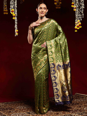 Divastri Printed Kanjivaram Silk Blend Saree(Green)