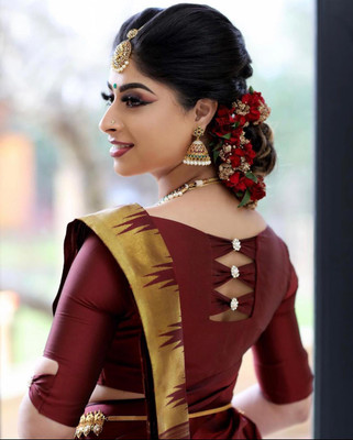 Rudr Venture Graphic Print Banarasi Silk Blend Saree(Maroon)