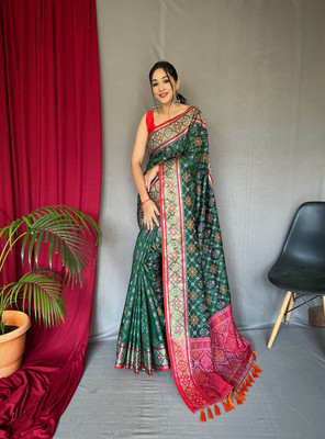 SGF11 Self Design Handloom Pure Silk Saree(Dark Green)