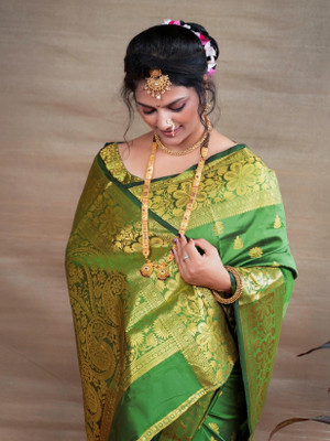 GajGajra Woven Kasavu Silk Blend Saree(Green)