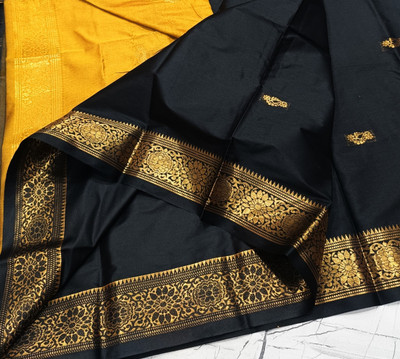 NST5 Woven Maheshwari Cotton Linen Saree(Black, Gold)
