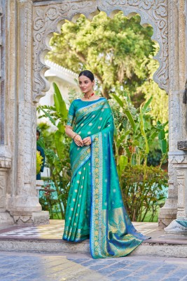 Tasrika Woven Kanjivaram Silk Blend Saree(Green)